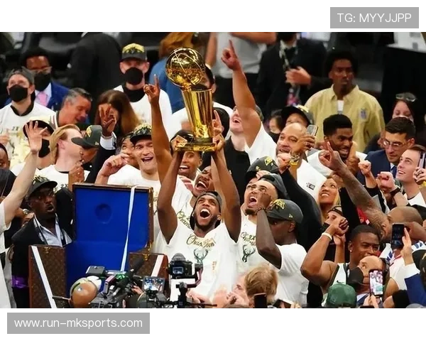 米德尔顿助力雄鹿夺冠，关键表现引爆全场热议